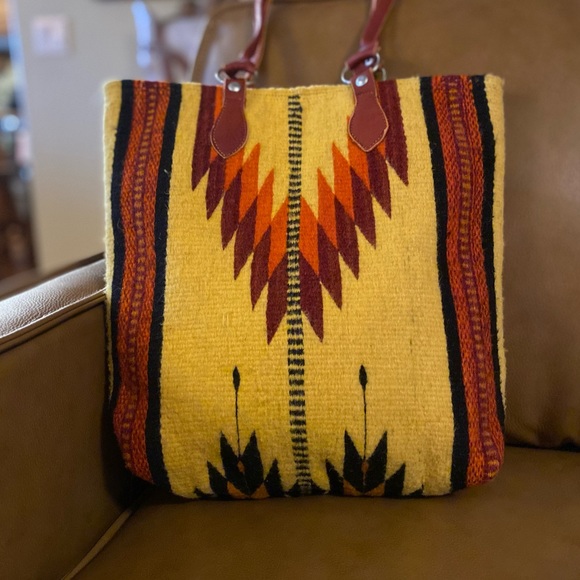 Handmade artisan-crafted Aztec Western print yellow and orange woven wool purse - Picture 3 of 10